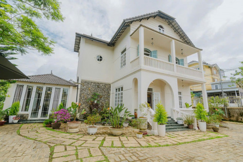 Cho Thuê Villa Cao Cấp Tại Hồ Than Thở Đà Lạt – View Đẹp, Vị Trí Đắc Địa