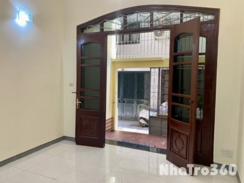 Cho thuê nguyên căn giá rẻ Ngọc Hồi 60m, 3 tầng, mặt tiền 4m, 8.5tr/th, Hoàng Mai.