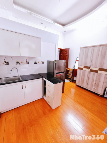 Cho thuê căn hộ ban công, Q10, đường 3/2, gần ĐH Hoa Sen, Nhà Thờ Đồng Tiến, Vạn Hạnh Mall