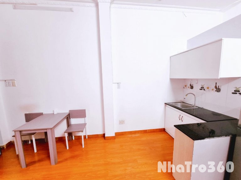 Cho thuê căn hộ ban công, Q10, đường 3/2, gần ĐH Hoa Sen, Nhà Thờ Đồng Tiến, Vạn Hạnh Mall