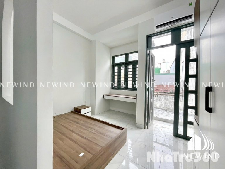 PHÒNG BAN CÔNG 35M2 QUẬN 4 GẦN ĐH LUẬT NGUYỄN TẤT