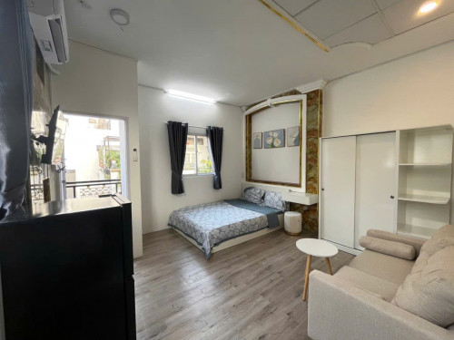 Cho thuê căn 1PN - ban công - máy giặt riêng, gần Vạn Hạnh Mall, cầu vượt 3/2, Đh Bách Khoa, Đh Huflit,...