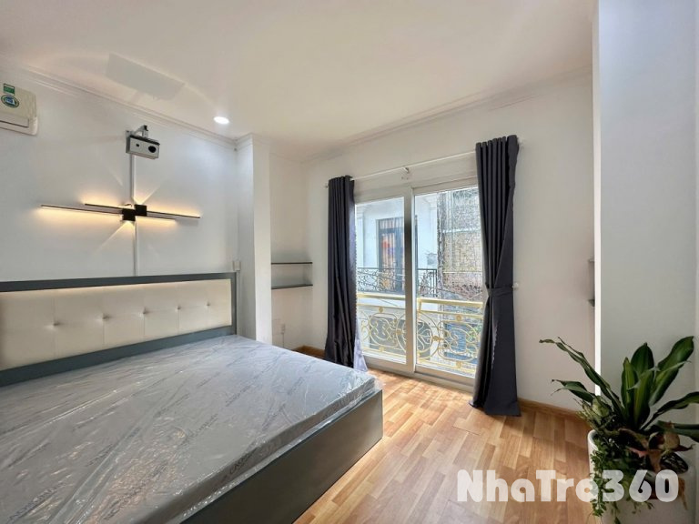 PHÒNG BAN CÔNG 40M2 QUẬN 3 GẦN CV TAO ĐÀN