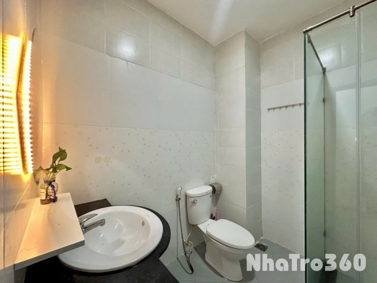 PHÒNG BAN CÔNG 40M2 QUẬN 3 GẦN CV TAO ĐÀN