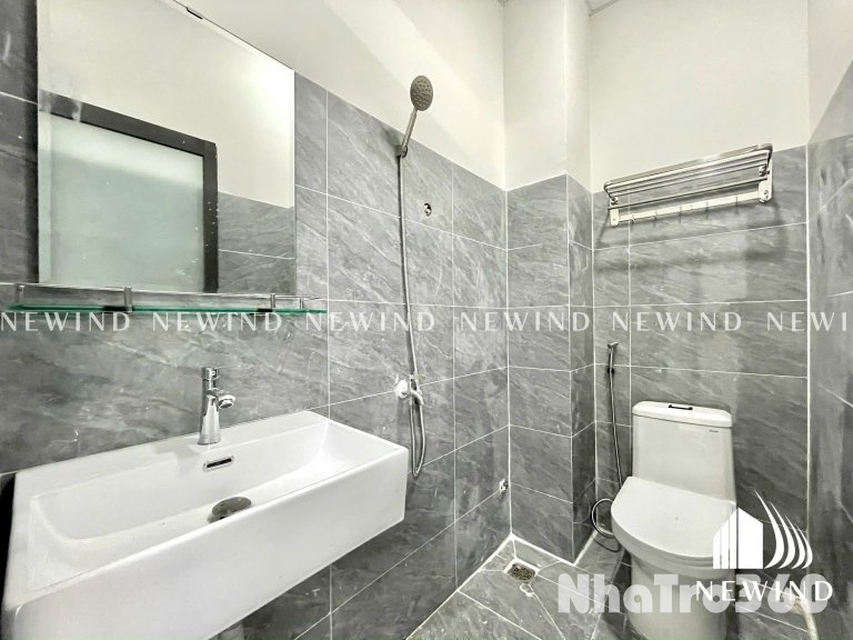 Cho thuê căn hộ ban công, Q4, Đường Đoàn Văn Bơ, gần ĐH Nguyễn Tất Thành, chợ Xóm Chiếu, Cầu Tân Thuận