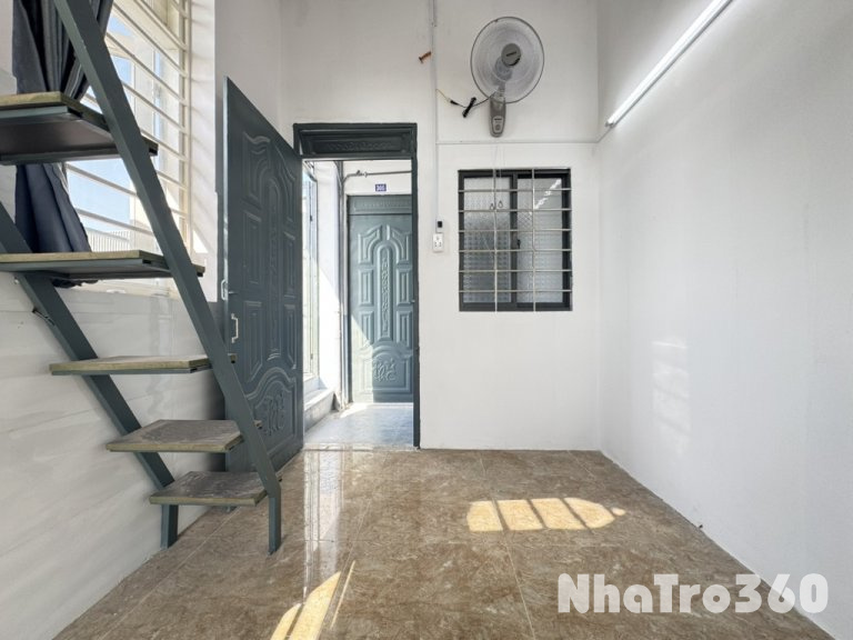 Nhà mới xây Lê Trọng Tấn- TÂN PHÚ có ban công riên