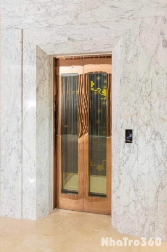 Cho thuê nhà hai cửa đi, Lò Đúc, Vỉa hè, THANG MÁY, 389m2x 7T *154 Tr