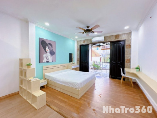 Phòng ban công 40m2 quận 1 đường Cách mạng tháng 8