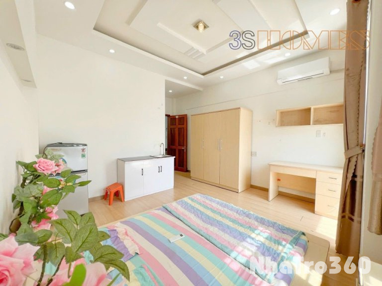 PHÒNG ĐẸP CÓ BAN CÔNG NỘI THẤT NHƯ HÌNH