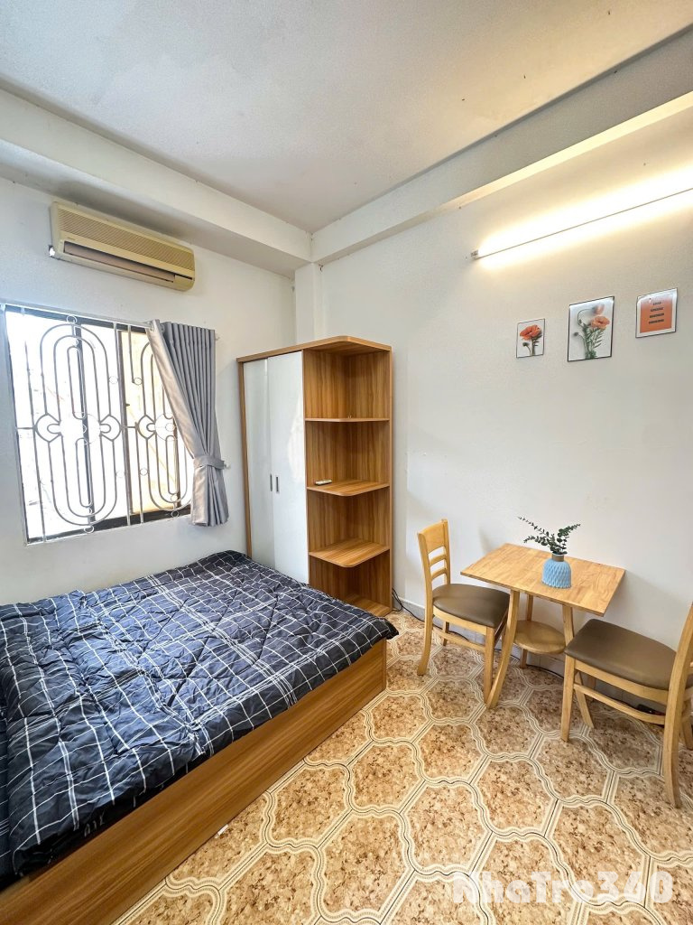 Cho thuê căn hộ Q1, đường Nguyễn Văn Thủ, gần Thảo Cầm Viên, Cầu Thị Nghè, Cầu Bông  - Máy giặt riêng, đầy đủ nội thất như hình - Tiện qua Q3, Q4, Q5, Q8, Q10 - Giờ giấc tự do, khoá từ, PCCC - Có ưu đãi cho khách thuê dài hạn  Liên hệ (Zalo/Call) Viên Iva