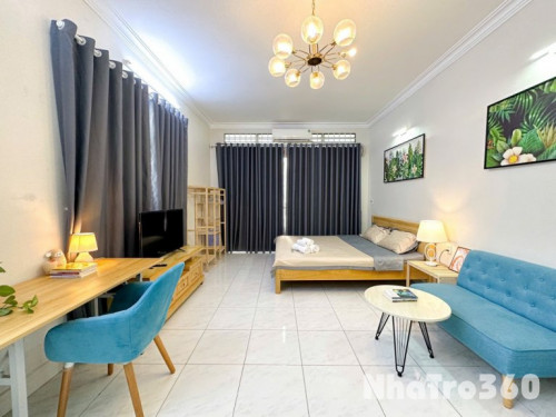 PHÒNG BAN CÔNG 40M2 Quận 3 NGAY VÒNG XOAY DÂN CHỦ