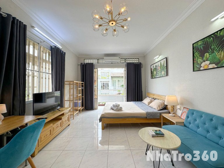 PHÒNG BAN CÔNG 40M2 Quận 3 NGAY VÒNG XOAY DÂN CHỦ