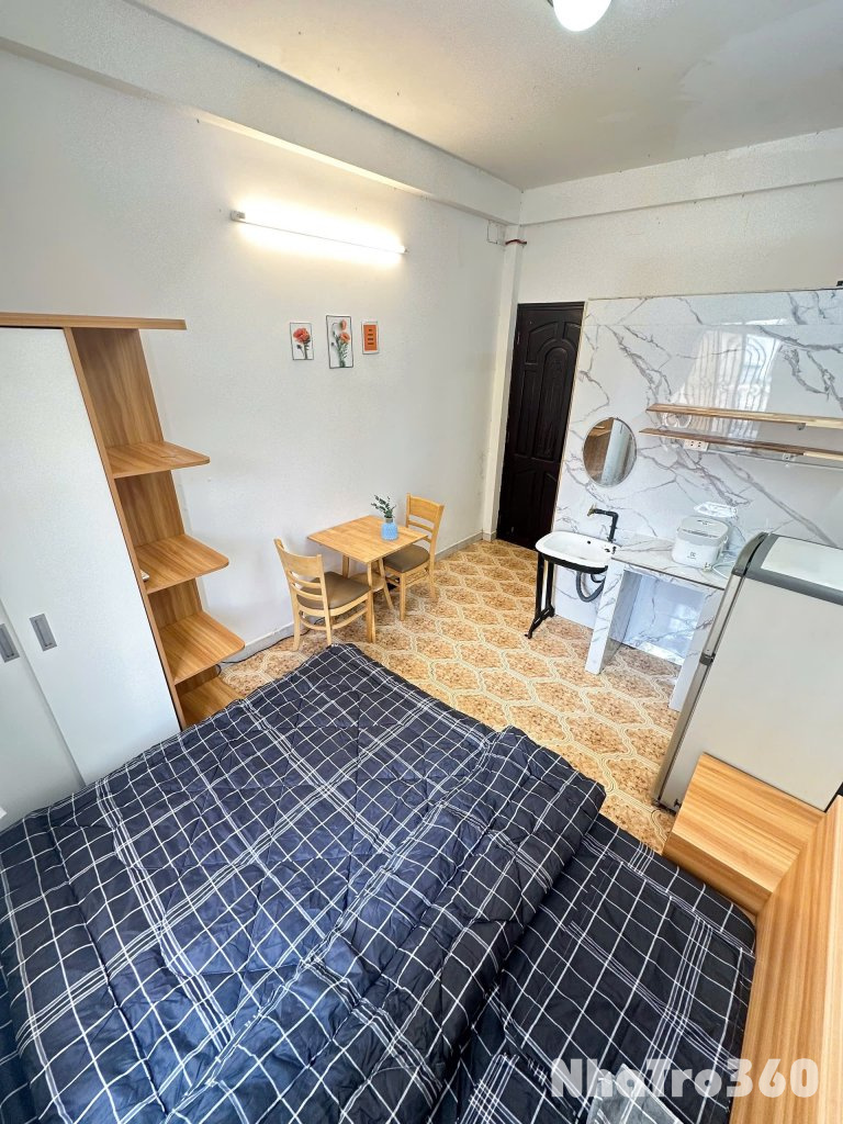 Cho thuê căn hộ Q1, đường Nguyễn Văn Thủ, gần Thảo Cầm Viên, Cầu Thị Nghè, Cầu Bông  - Máy giặt riêng, đầy đủ nội thất như hình - Tiện qua Q3, Q4, Q5, Q8, Q10 - Giờ giấc tự do, khoá từ, PCCC - Có ưu đãi cho khách thuê dài hạn  Liên hệ (Zalo/Call) Viên Iva