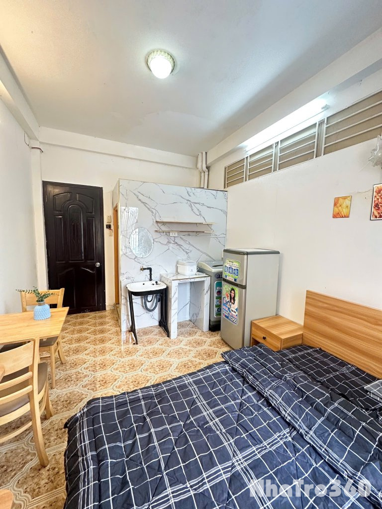 Cho thuê căn hộ Q1, đường Nguyễn Văn Thủ, gần Thảo Cầm Viên, Cầu Thị Nghè, Cầu Bông  - Máy giặt riêng, đầy đủ nội thất như hình - Tiện qua Q3, Q4, Q5, Q8, Q10 - Giờ giấc tự do, khoá từ, PCCC - Có ưu đãi cho khách thuê dài hạn  Liên hệ (Zalo/Call) Viên Iva