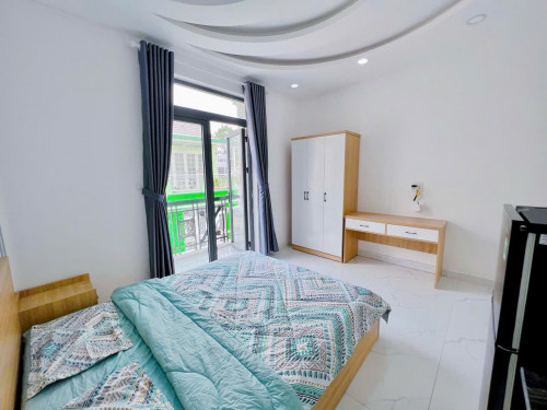 Cho thuê căn hộ ban công, Q5, Đường Ngô Gia Tự, gần ĐH Y Dược, ĐH Kinh Tế, Bệnh Viện Chợ Rẫy