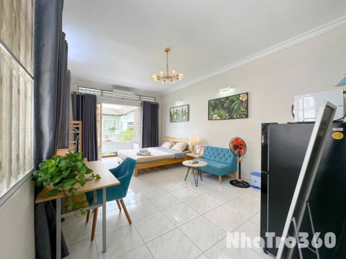 PHÒNG BAN CÔNG 40M2 Quận 3 NGAY VÒNG XOAY DÂN CHỦ