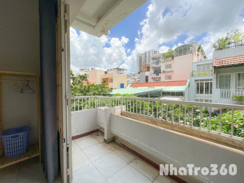 PHÒNG BAN CÔNG 40M2 Quận 3 NGAY VÒNG XOAY DÂN CHỦ