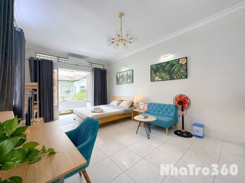 PHÒNG BAN CÔNG 40M2 Quận 3 NGAY VÒNG XOAY DÂN CHỦ