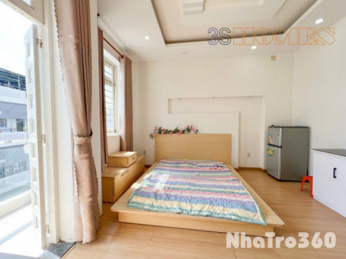 PHÒNG ĐẸP CÓ BAN CÔNG NỘI THẤT NHƯ HÌNH