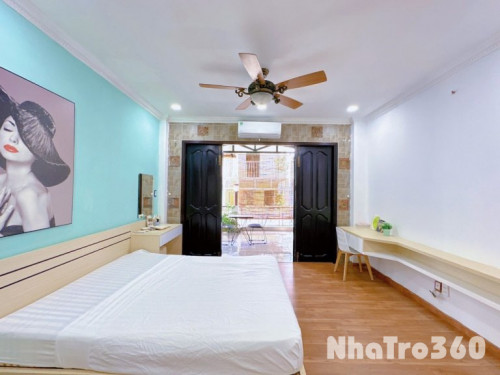 Phòng ban công 40m2 quận 1 đường Cách mạng tháng 8