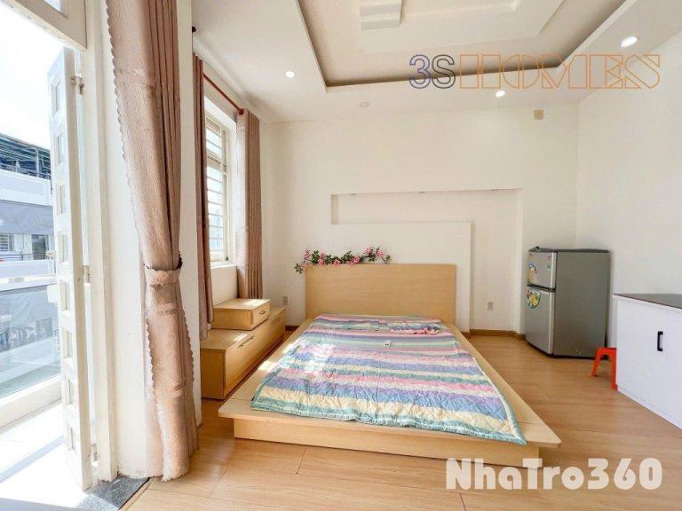 PHÒNG ĐẸP CÓ BAN CÔNG NỘI THẤT NHƯ HÌNH