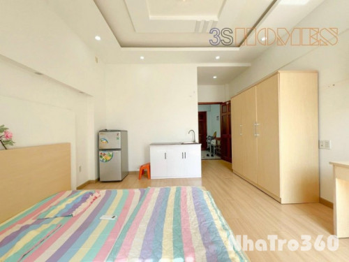 PHÒNG ĐẸP CÓ BAN CÔNG NỘI THẤT NHƯ HÌNH