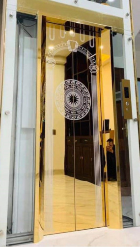 Cho thuê nhà, Nguyễn Khánh Toàn, Vỉa hè, Thang máy; 117m2* 4T- 45 Tr