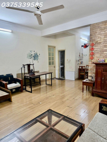 Cho thuê căn hộ tập thể 130m2 Võ Chí Công, 7,5 triệu/th, Tây Hồ HN - Có Sân Ban Công rộng