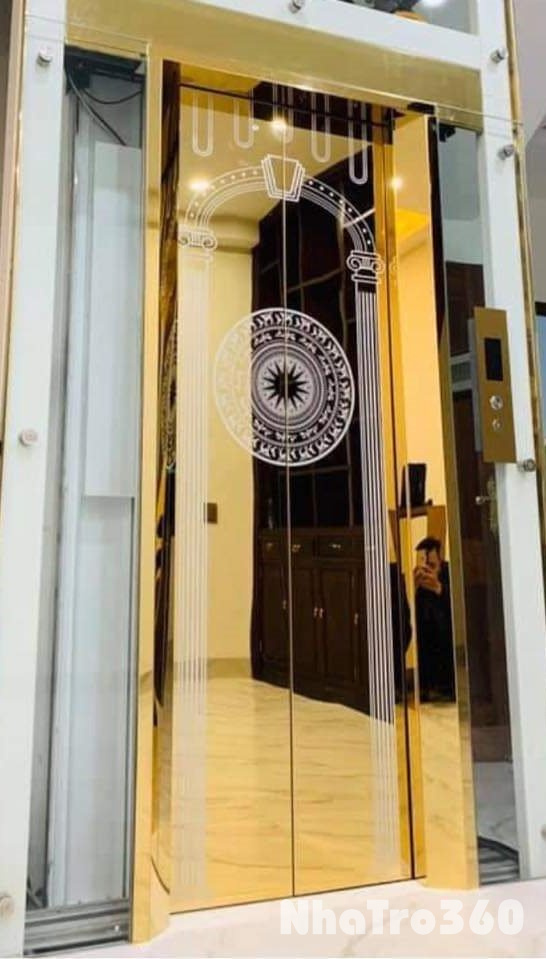 Cho thuê nhà, Nguyễn Khánh Toàn, Vỉa hè, Thang máy; 117m2* 4T- 45 Tr