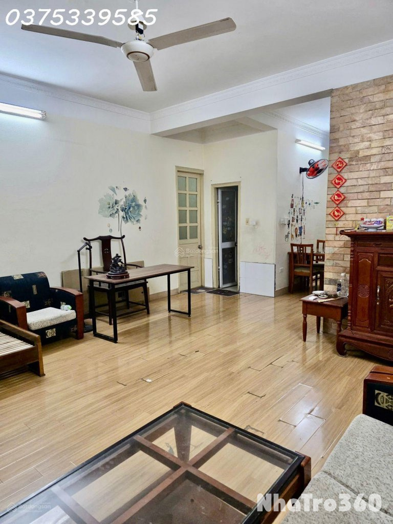 Cho thuê căn hộ tập thể 130m2 Võ Chí Công, 7,5 triệu/th, Tây Hồ HN - Có Sân Ban Công rộng