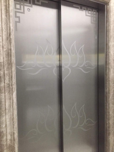 Cho thuê nhà, P. Đội Cấn, Thang máy, pccc, Vỉa hè; 141m2* 5T- 84 Tr