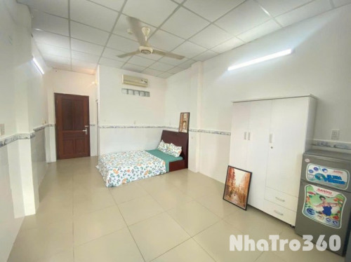 Cho thuê studio ban công tách bếp, gần Vạn Hạnh Mall, siêu thị Go, Đh Huflit, Đh Bách Khoa,...