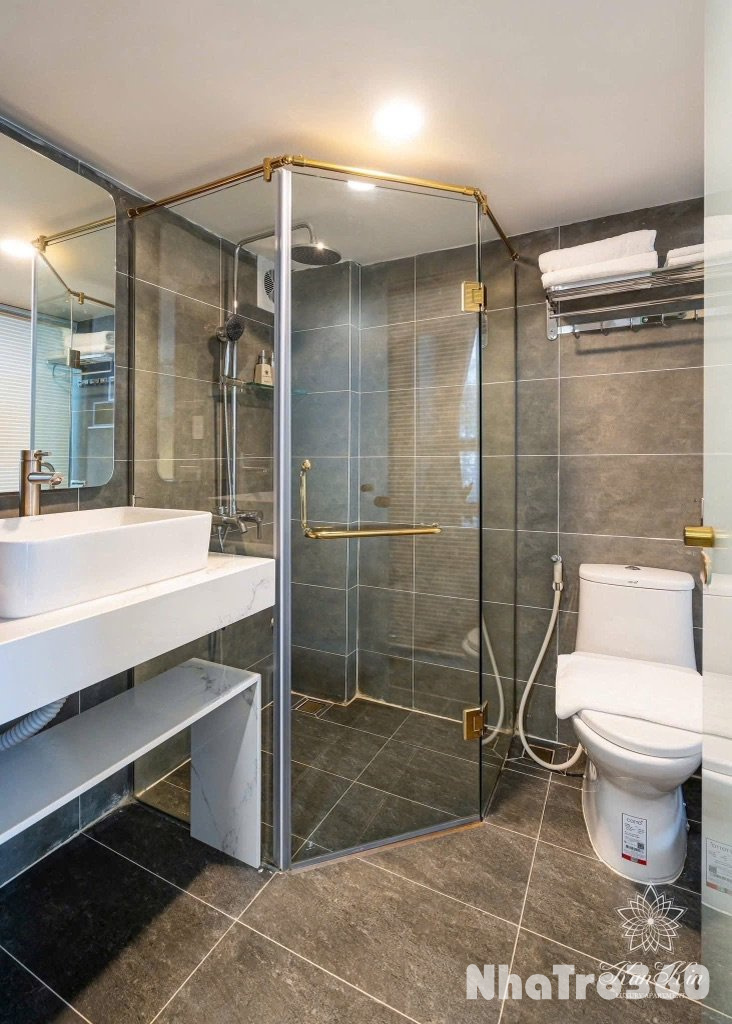 Studio full nội thất có ban công cửa sổ lớn thoang