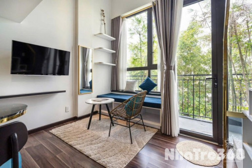 Studio full nội thất có ban công cửa sổ lớn thoang