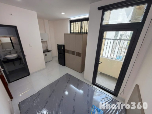 Phòng ban công 30m2 quận 4 đường tôn thất thuyết