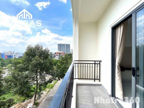 Studio full nội thất có ban công cửa sổ lớn thoang