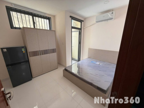 Phòng ban công 30m2 quận 4 đường tôn thất thuyết