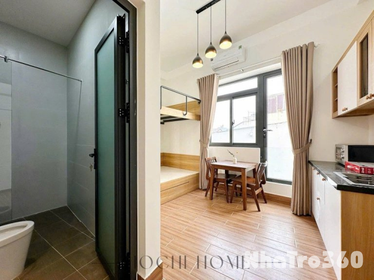 Duplex ban công có nội thất gần ngã tư Bảy Hiền