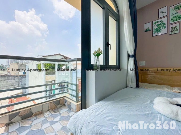 Cho thuê căn hộ ban công, Q10, đường CMT8, gần Vòng Xoay Dân Chủ, Toà Nhà Viettel, Chợ Hoà Hưng