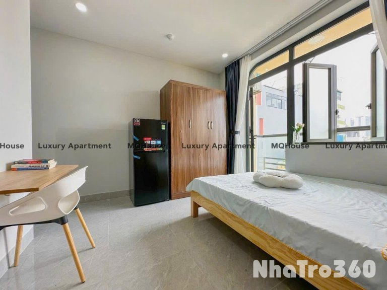 Cho thuê căn hộ ban công, Q10, đường CMT8, gần Vòng Xoay Dân Chủ, Toà Nhà Viettel, Chợ Hoà Hưng