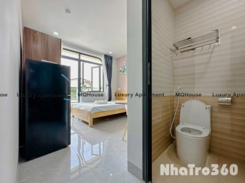 Cho thuê căn hộ ban công, Q10, đường CMT8, gần Vòng Xoay Dân Chủ, Toà Nhà Viettel, Chợ Hoà Hưng