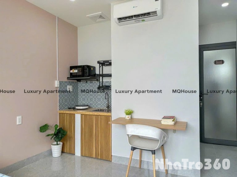 Cho thuê căn hộ ban công, Q10, đường CMT8, gần Vòng Xoay Dân Chủ, Toà Nhà Viettel, Chợ Hoà Hưng