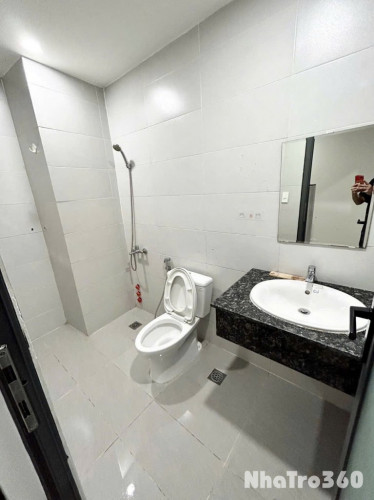 Cho thuê căn hộ 1PN, ban công, Q10, đường Thành Thái, gần ĐH Kinh Tế, ĐH Y Khoa, Vạn Hạnh Mall