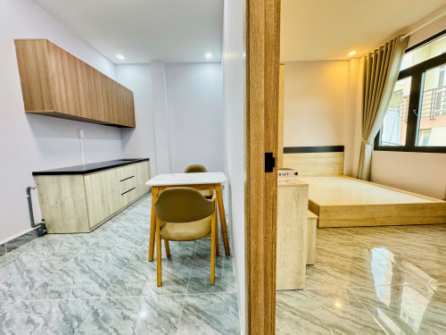 Studio ban công tách bếp, gần Đh Nguyễn Tất Thành, Đh Luật, chợ Xóm Chiếu, chợ 200,...