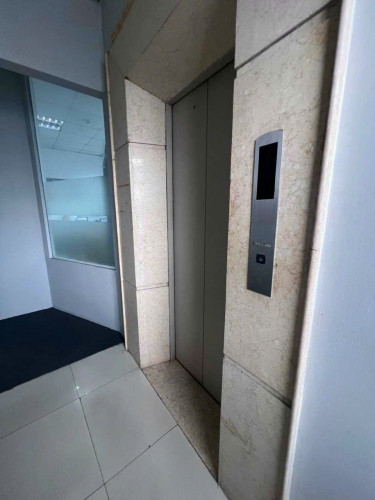 Cho thuê nhà hai cửa đi, mới, Hoàng Cầu, 100m2x 4T vỉa hè 32 Tr