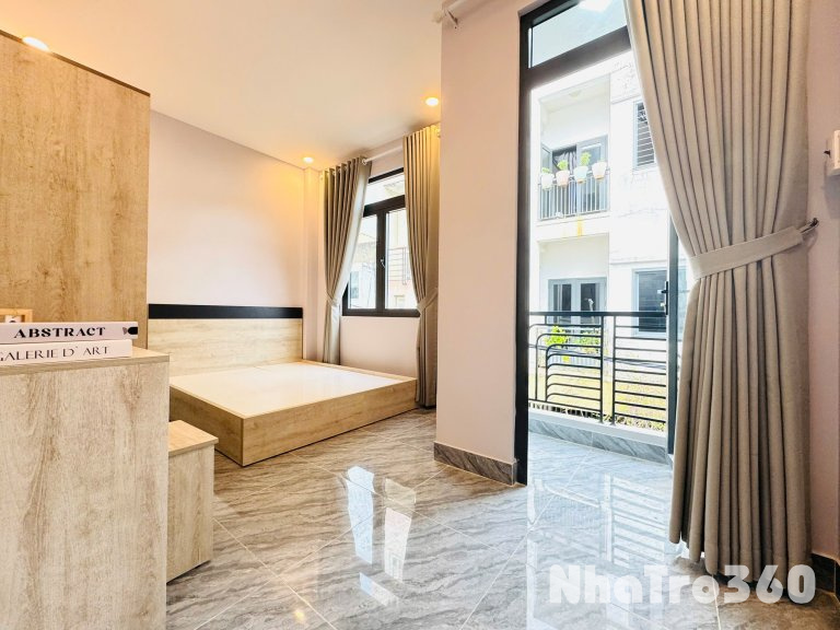 Studio ban công tách bếp, gần Đh Nguyễn Tất Thành, Đh Luật, chợ Xóm Chiếu, chợ 200,...