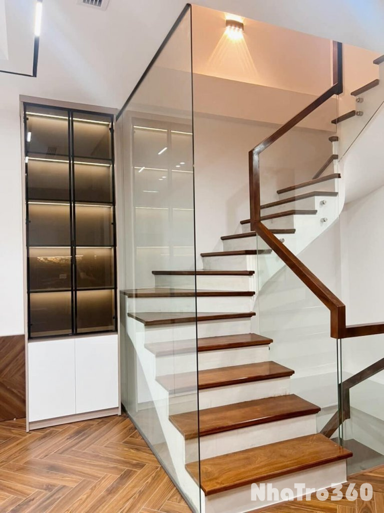 Tôi cho thuê nhà mới, hai cửa đi ,vỉa hè, 117m2- 5T, Chùa Láng_45 Tr