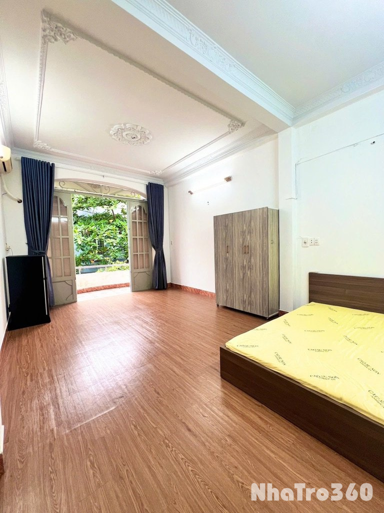Full nội thất, ban công, tự do, giá rẻ