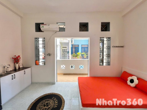 Cho thuê căn hộ ban công, Q10, đường CMT8, gần Công Viên Lê Thị Riêng, Vòng Xoay Dân Chủ, Chợ Hoà Hưng