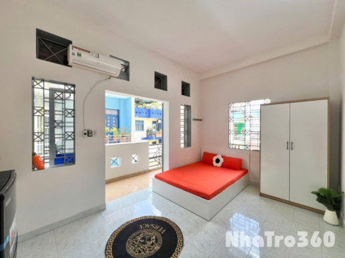 Cho thuê căn hộ ban công, Q10, đường CMT8, gần Công Viên Lê Thị Riêng, Vòng Xoay Dân Chủ, Chợ Hoà Hưng